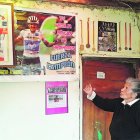  Anita Montenegro, madre del ciclista Richard Carapaz, disfruta los éxitos de su hijo desde El Carmelo.  
