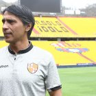  La decisión de la directiva ‘canaria’ ha generado reacciones diversas. El exfutbolista Carlos Torres Garcés mostró su desacuerdo con la medida. 