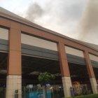  El incidente también afectó la parte alta del centro comercial, provocando la evacuación de empleados y personas que visitaban el sitio. 