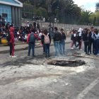  Los estudiantes cerraron los dos sentidos de la vía Napo y el carril exclusivo del servicio de Ecovía.  