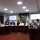  El pleno del CNE recibe en comisión general a seis candidatos al CPCCS. 