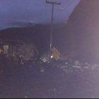  Son varios deslizamientos y caída de rocas ocurridos a las 19h50 de este jueves 7 de febrero, entre los kilómetros 90 y 97, que obstaculizan el tráfico vehicular. 