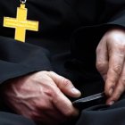  Referencial. El religioso estaba preparando a los niños a terminar sus estudios de catequesis. 