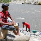  Símbolo de resistencia de quienes llegaron hace cientos de años desde África en condiciones de esclavitud, la Bomba parece un simple tambor, con la peculiaridad de que está hecha de piel de chivo y el tronco de un árbol, todo unido por finas cuerdas.  