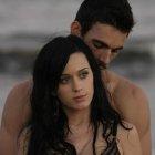  Josh Kloss, quien modeló en el vídeo ‘Teenage dream’ de la artista, asegura que en una fiesta ella lo humilló de esta manera para mostrar sus partes íntimas a todos.  