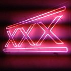  Las tres X actualmente se asocian con contenido pornográfico en el Internet. 