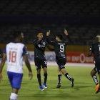  Los jugadores de América celebran el tanto de la igualdad, conseguido en la última jugada del encuentro. 