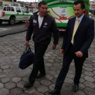  Momentos en que Antonio Carapaz salía desde San Gabriel. Lo acompaña el gobernador de la provincia de Carchi, Edin Moreno. 