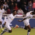  Los jugadores albos celebran el tanto de José Ayoví. 