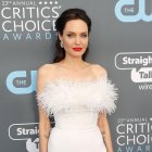  Jolie está en el ojo público por el escándalo con su exempleada. 