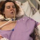  Mujer conectada a los aparatos que la mantienen con vida. 