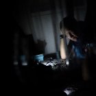  Este lunes varios comercios ubicados en la ciudad de Maracaibo también fueron saqueados por decenas de personas que se lanzaron a las calles en búsqueda de ítems de primera necesidad.  