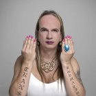  Su nombre real es Luis Guillermo Baptiste, está casado desde hace 20 años con Adriana Vásquez con quien tiene dos hijas adolescentes. 