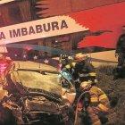  El cuerpo de Rosario Espinoza quedó atrapado dentro de un auto plateado. Su acompañante resultó herida.  