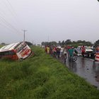  Peritos de la Oficina de Investigación de Accidentes de Tránsito (OIAT) de la segunda zona rural levantaron indicios en el lugar de los hechos 