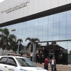  A la Unidad Penal de Durán, donde se iba a llevar a cago la diligencia, asistieron la detenida, su abogado defensor, agentes de Criminalística, Dinased y Jacqueline Egas, hermana mayor de la acusada.  