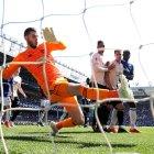  David de Gea mira caer su valla en el partido jugado ante el Everton. 