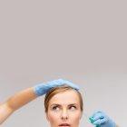  De ti depende poner tu salud, rostro y cuerpo en manos de un buen cirujano. Toma en cuenta estos puntos si estás interesada en hacerte unos retoques. 