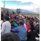  Momento en que retienen al alcalde de Latacunga. 