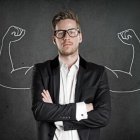  La masculinidad tóxica es un concepto utilizado en psicología para referirse a ciertos comportamientos y normas culturales de los hombres que pueden generar daño a la sociedad o a ellos mismos. 