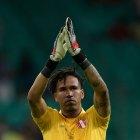  El arquero de la Selección de Perú fue ‘pillado’ saliendo de un motel con una joven de 21 años. 