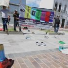  Realizadores audiovisuales protestaron en contra de la derogación del artículo 98 de la Ley de Comunicación, que protege la producción audiovisual nacional.  