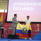  Richard Carapaz durante el homenaje que recibió en Madrid, España. El ciclista ecuatoriano dedicó la victoria a su familia. 