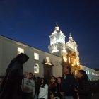  El punto de encuentro para la ruta es la Plaza Grande, en el centro de la ciudad, desde las 18:00. 