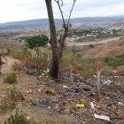  El recolector no avanza hasta las zonas más altas. Los canales naturales se encuentran llenos de basura.  
