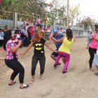  Morados del sector de Monte Sinaí bailan por las fiestas de Guayaquil. 