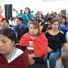  La Ministra de Educación escuchó los pedidos de padres de familia de la Unidad Educativa Rumiñahui. 