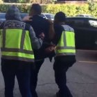  En Madrid, España, arrestaron a un falso agente de seguridad que abusaba de menores de edad. 