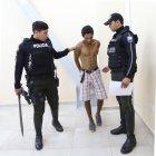  El presunto involucrado y el arma que habría utilizado para el ataque fueron llevados a la Unidad de Flagrancia del Puerto Principal.  