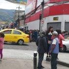  Los comerciantes intentaron retirar las vallas e intentaron tomarse la calle.  