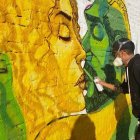  El mural ‘El amor no tiene género’ del artista urbano Juan Sebastián Aguirre, ‘Apitatán’, se develó en una pared de la calle Yaguachi, frente a la Asamblea Nacional. 