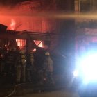  Bomberos trabajaron para controlar las llamas. 