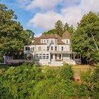  La mansión está valorada en casi dos millones de dólares. 