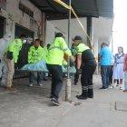  El cuerpo de la víctima presentaba al menos 5 heridas de arma blanca. Fue llevado a la morgue para la autopsia de ley. 