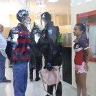  Ladrón arrastró a una mujer para robarle. 