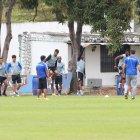  A pesar de la actualidad en el país, Emelec entrenó ayer a puertas cerradas con sus futbolistas esperando que se retomen las competencias pendientes. 