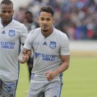  Pernía (d), anotó el primero para los azules. 