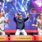  Los invitados firmaron, colocaron sus huellas y se retiraron, luego de posar para las cámaras de cientos de periodistas allí congregados. 