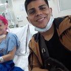  Jeyce, esposo de la Fucsia, ha estado junto a ella en este delicado momento. 