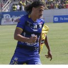  William Riveros viene del Delfín de Manta a la zaga amarilla. 