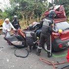  EL conductor quedó aprisionado entre los hierros retorcidos y murió inmediatamente. 