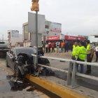  El cuerpo del conductor quedó atrapado en la cabina del automotor tras el impacto. 