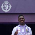  El delantero estará en el club español por cuatro años y medio. 