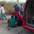  Personal del Cuerpo de Bomberos atendió al hombre en el sitio. Luego él se levantó y se fue. 