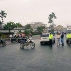  Miembros de la Policía y Bomberos cercaron el sector. 