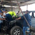  En el lugar la Policía halló una variedad de piezas automotrices que el propietario no pudo justificar.   